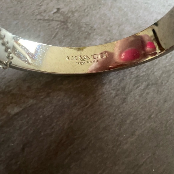 NEW
Coach Signature Fuchsia Hinge Bangle
Bracelet - Picture 7 of 8